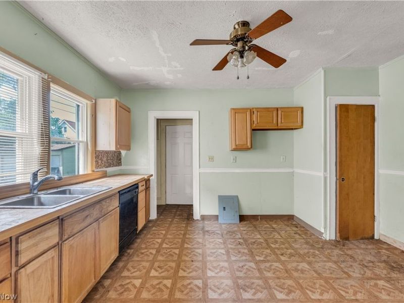 4086 E 141st Street, Cleveland, OH 44128 Photo 11