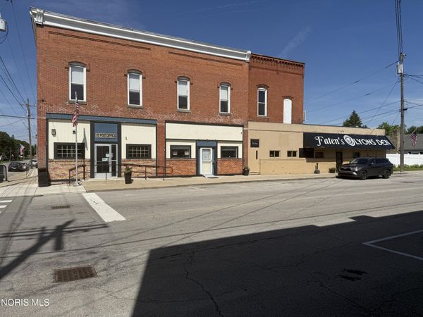 105 N Adrian Street , Lyons, OH 43533