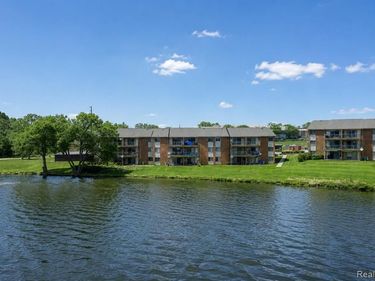1928 KLINGENSMITH Road , Bloomfield Twp, MI 48302