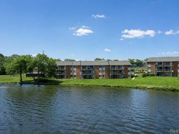 1928 KLINGENSMITH Road , Bloomfield Twp, MI 48302