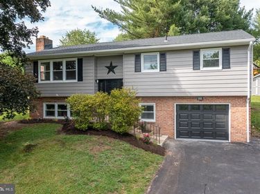 921 SHELBOURNE ROAD, READING, PA 19606