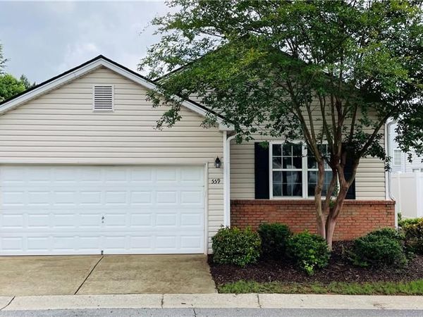 559 W Oaks Drive , Woodstock, GA 30188