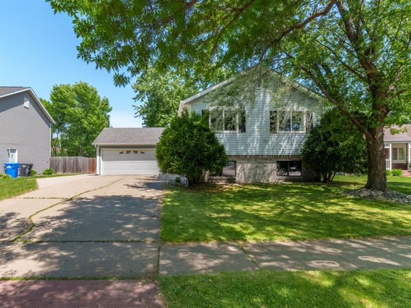 1919 27th Avenue S, Fargo, ND 58103