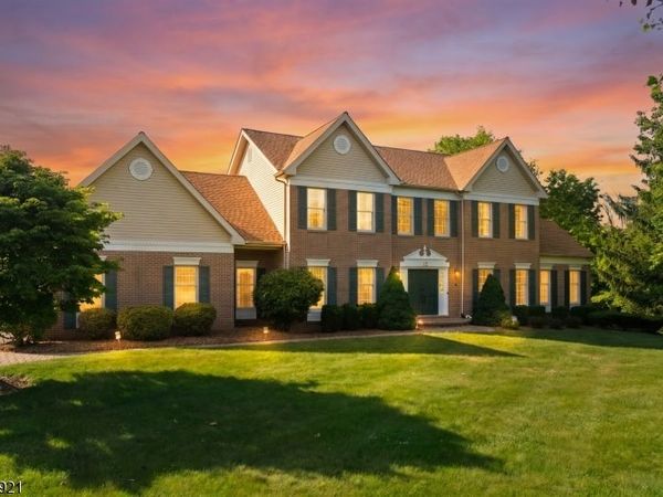 12 Montfort Dr, Montgomery, NJ 08502