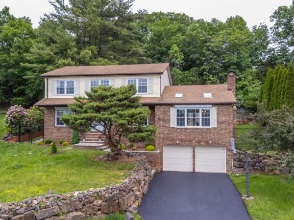 12 Rene Ct, Wayne, NJ 07470