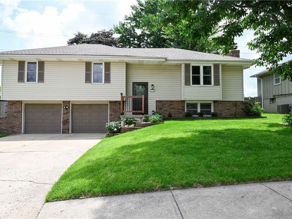 1212 Piccadilly Street, Blue Springs, MO 64014