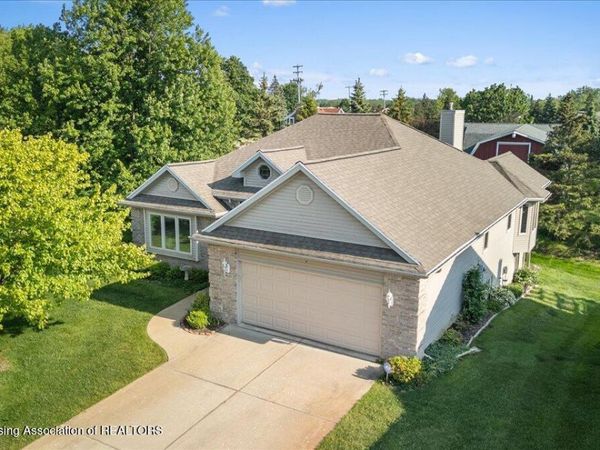 7625 Blue Spruce Lane, Lansing, MI 48917