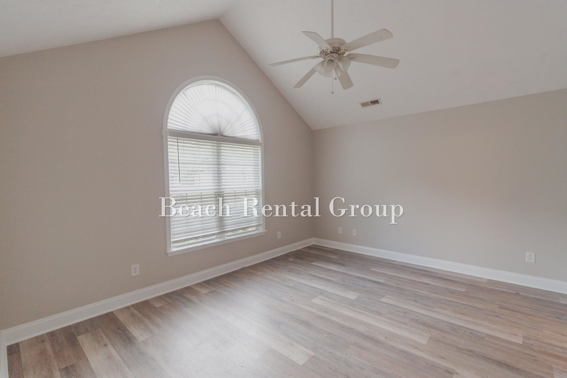 204 Macarthur Dr.  Photo 15