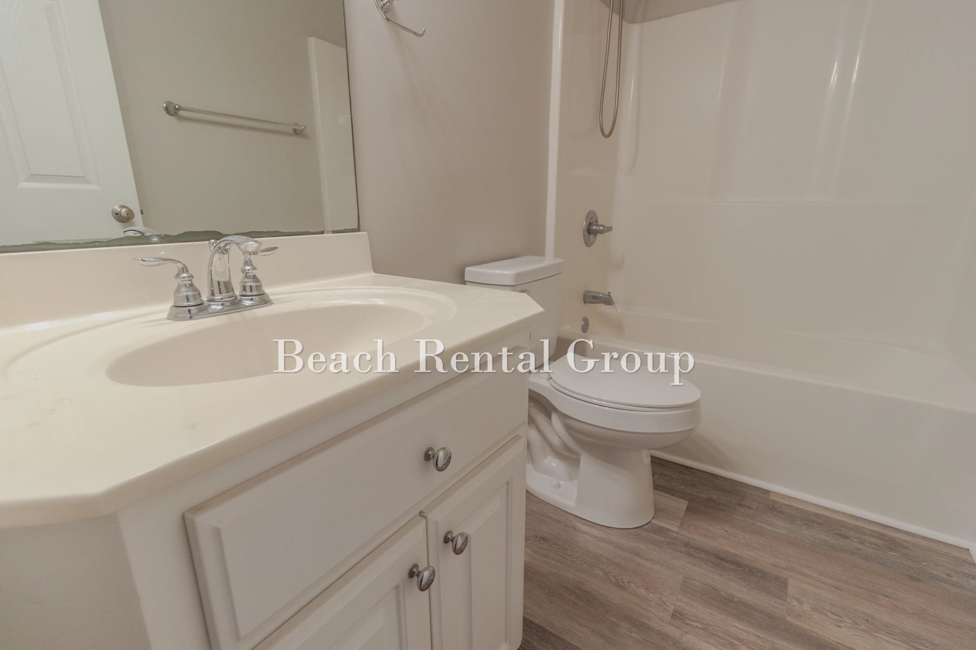 204 Macarthur Dr.  Photo 23