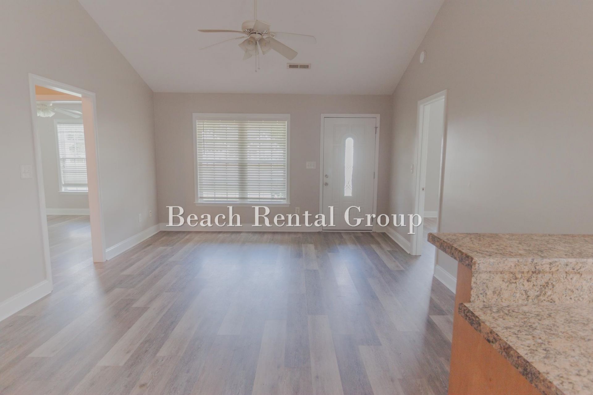 204 Macarthur Dr.  Photo 5