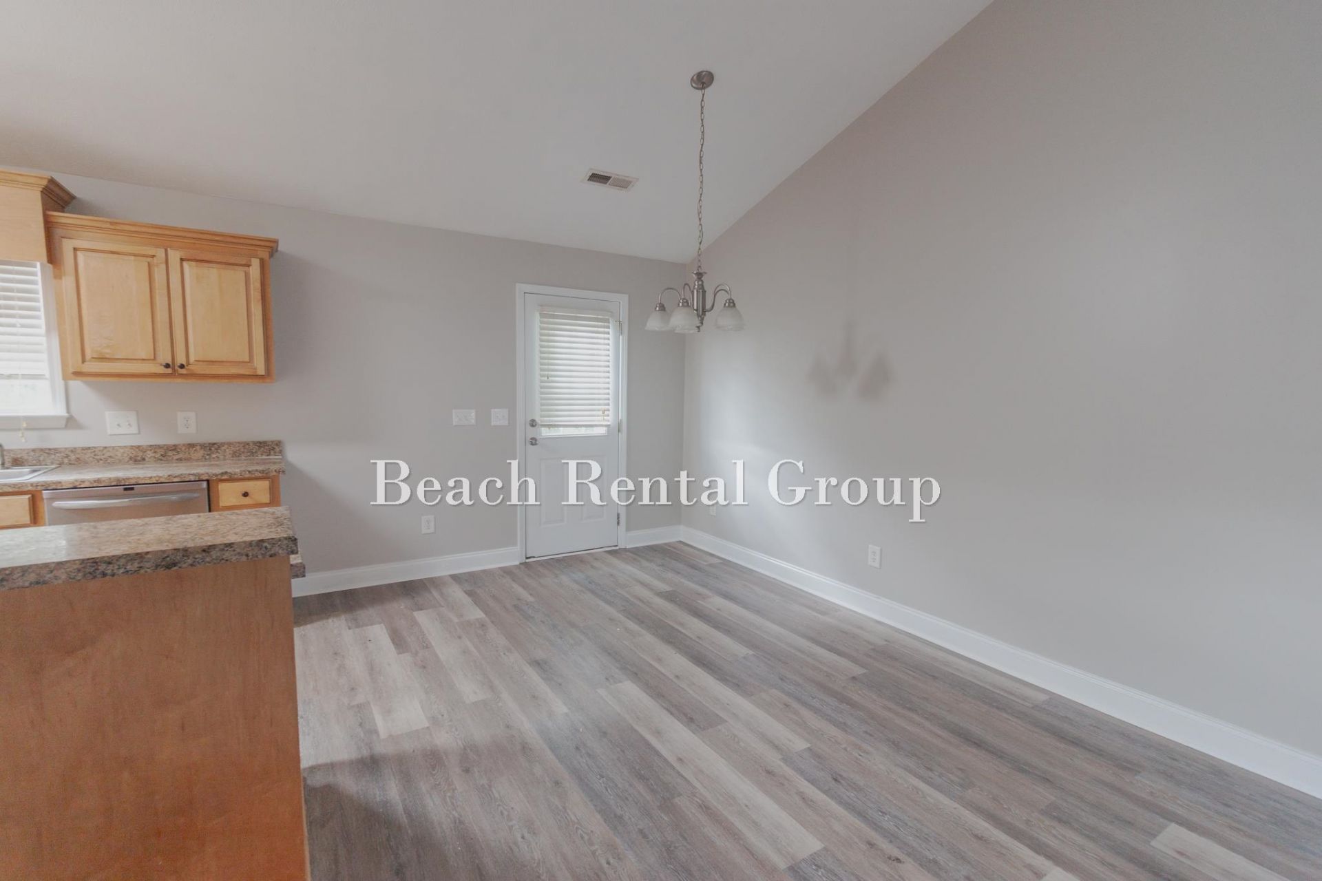 204 Macarthur Dr.  Photo 9