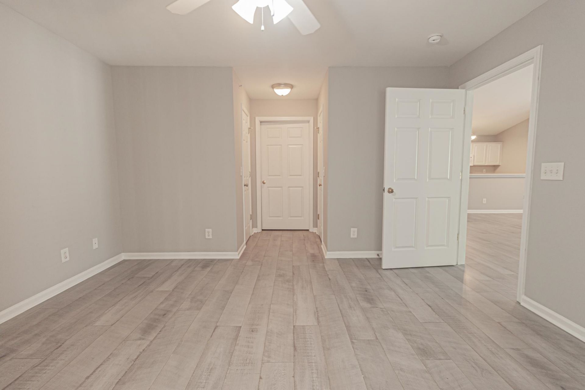 4850 Meadowsweet Dr. Photo 11