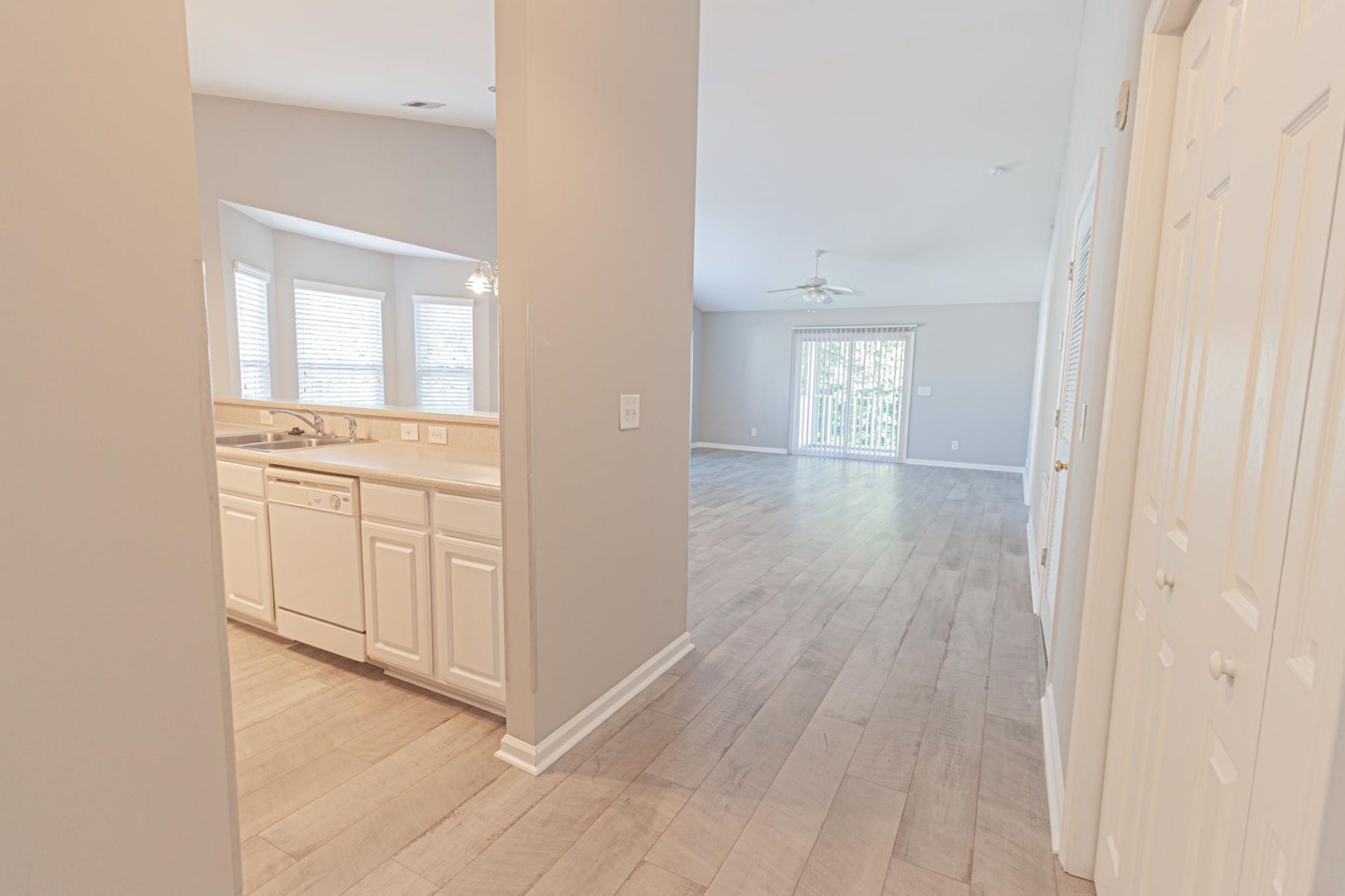 4850 Meadowsweet Dr. Photo 4