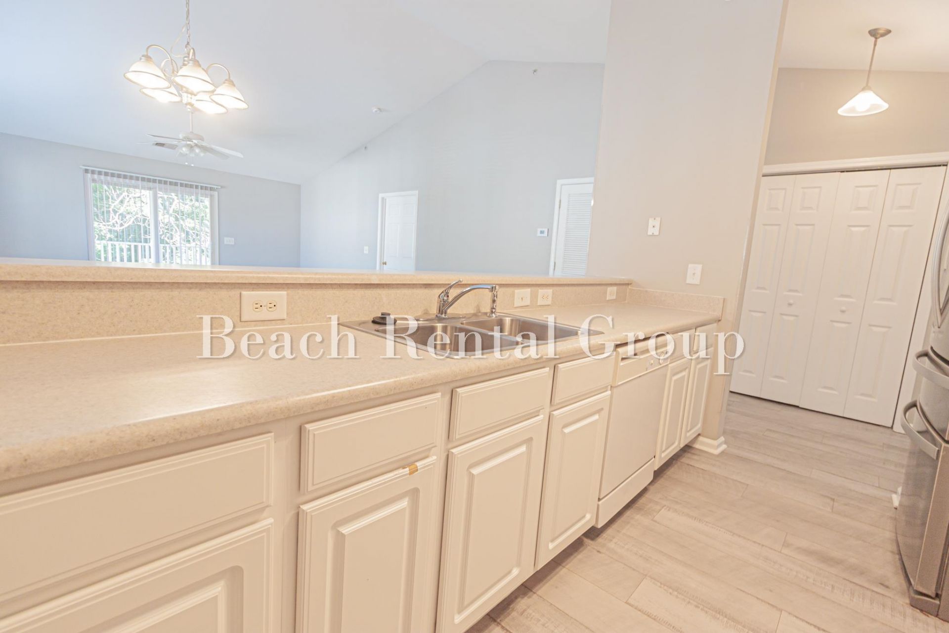 4850 Meadowsweet Dr.  Photo 7