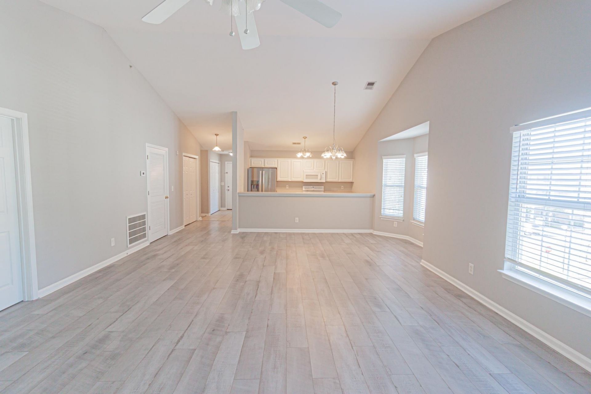 4850 Meadowsweet Dr. Photo 8