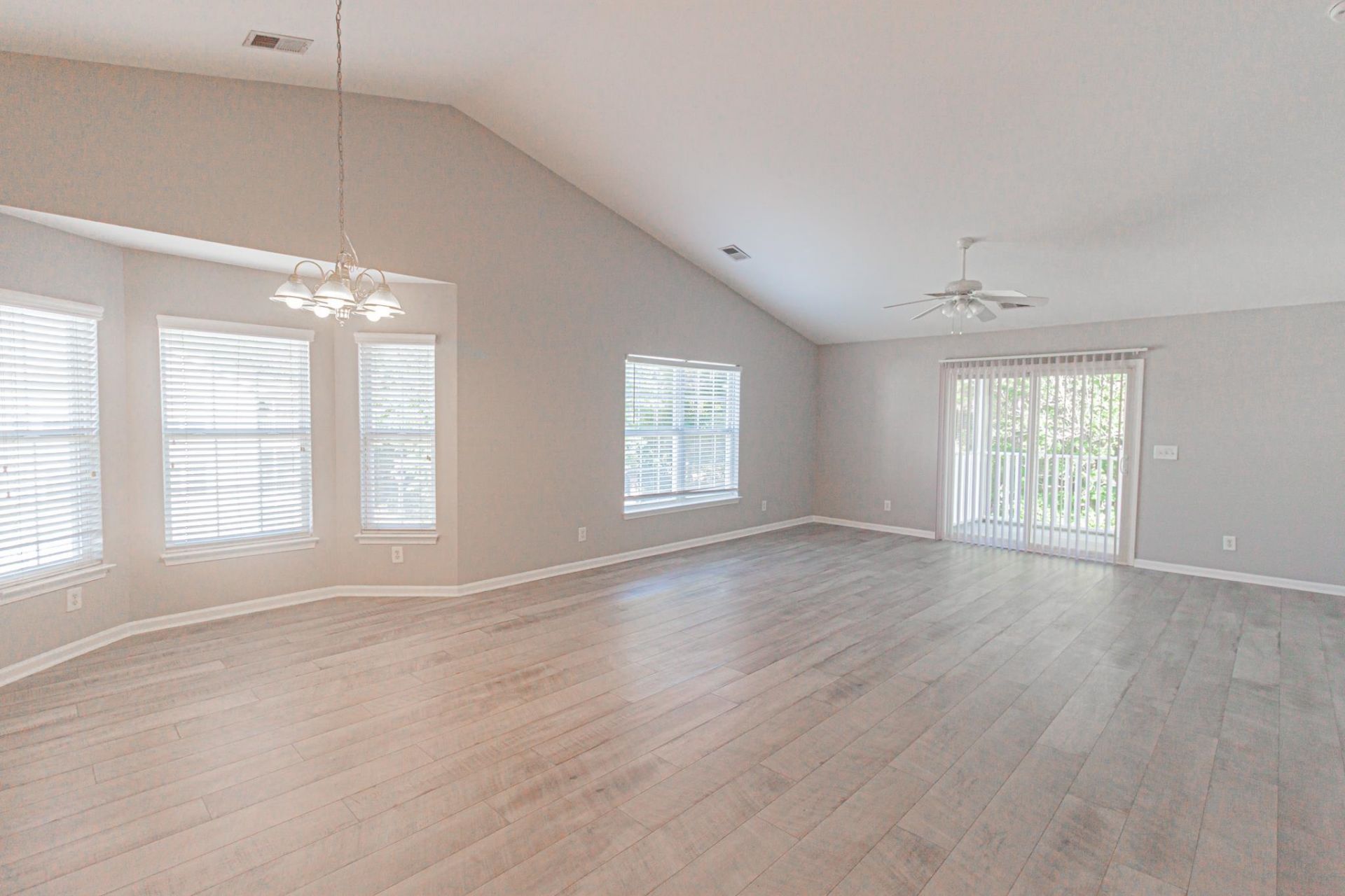 4850 Meadowsweet Dr. Photo 9