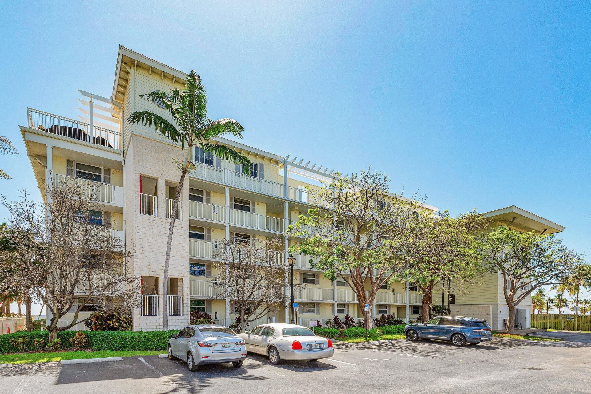 2080 E Hillsboro Boulevard, Unit 407, Deerfield Beach, FL 33441 Photo
