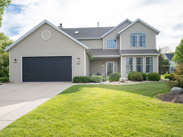 10676 32nd Ave, Pleasant Prairie, WI 53158