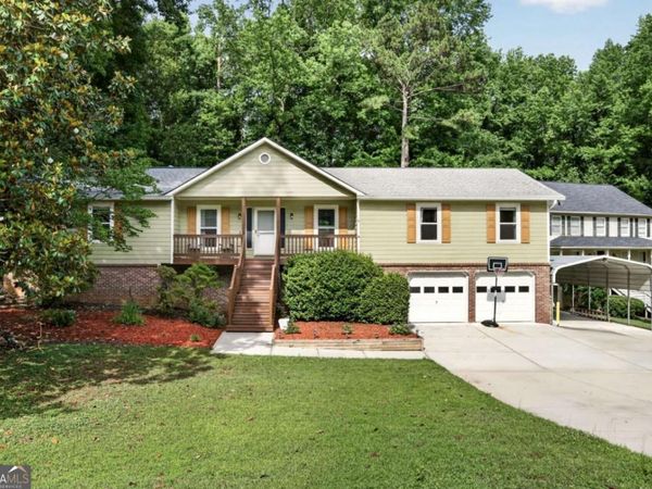 1526 Hickory Drive SW, Lilburn, GA 30047