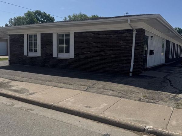200 E WISCONSIN STREET, Seymour, WI 54165