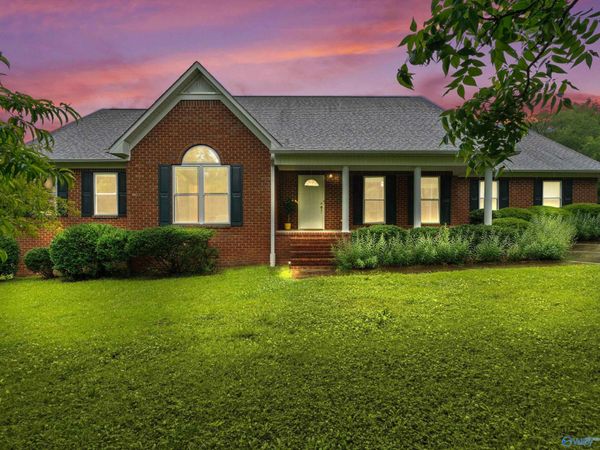 205 Oak Hill Lane, Arab, AL 35016
