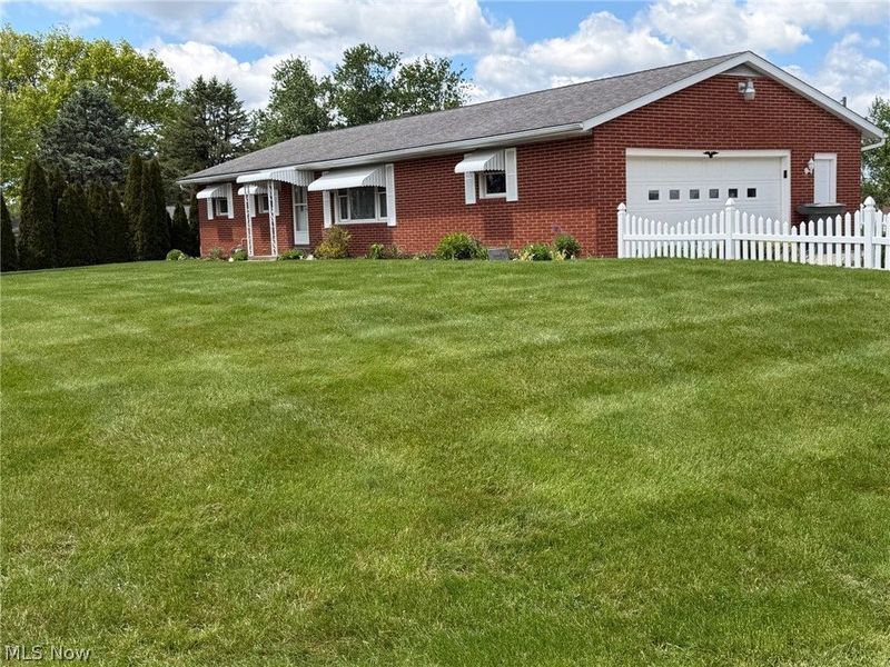 3215 Knollridge Circle NE, Canton, OH 44721 Photo 2