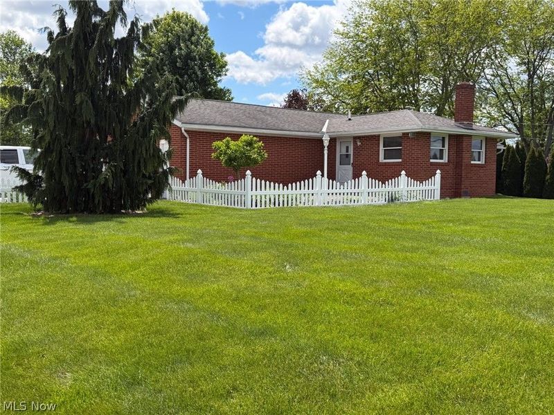 3215 Knollridge Circle NE, Canton, OH 44721 Photo 3