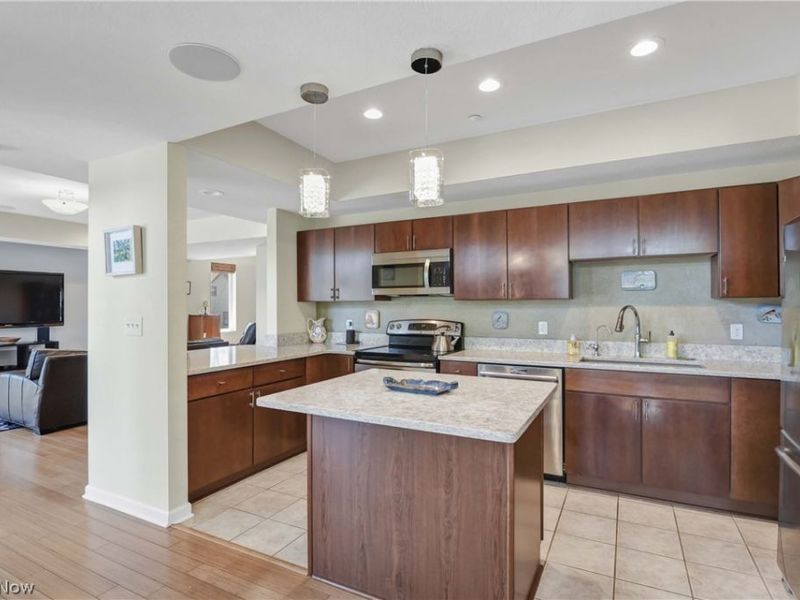 7407 Battery Park Boulevard, Unit H7407, Cleveland, OH 44102 Photo 3
