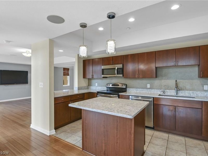 7407 Battery Park Boulevard, Unit H7407, Cleveland, OH 44102 Photo 3