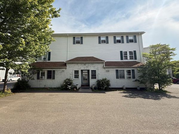 81 Cabot St, Unit 1M, Beverly, MA 01915