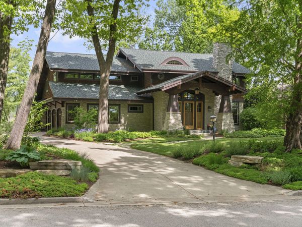 7541 S Cambridge Dr, Franklin, WI 53132