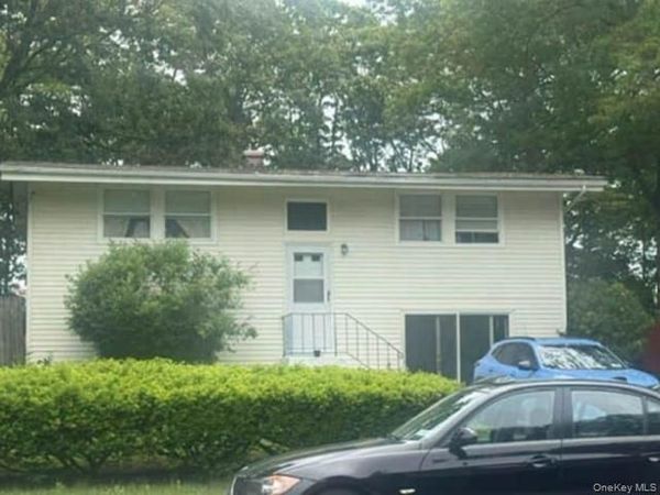 12 Arrowhead Lane , East Setauket, NY 11733