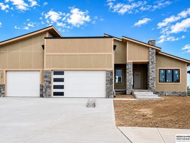 6231 N 207th Street, Elkhorn, NE 68022
