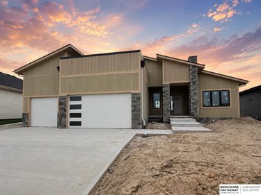 6231 N 207th Street , Elkhorn, NE 68022