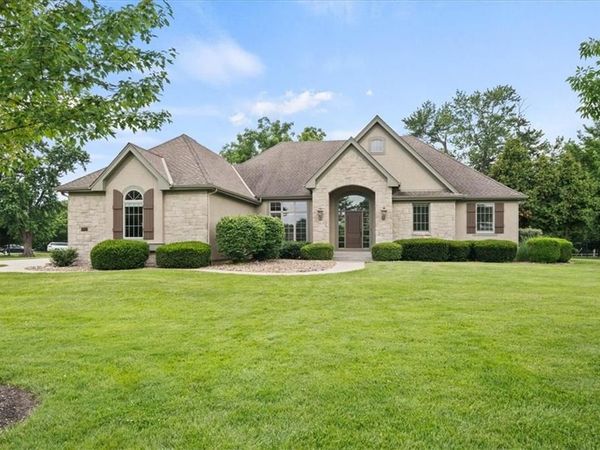 18840 Travis Lane, Stilwell, KS 66085