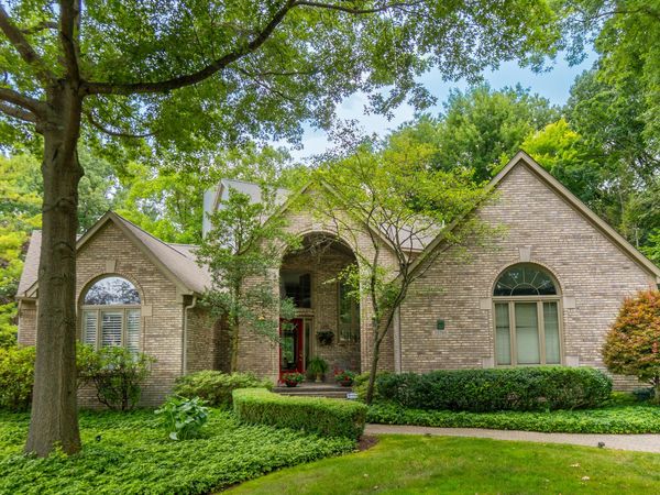 35700 Cross Creek N, Farmington Hills, MI 48331