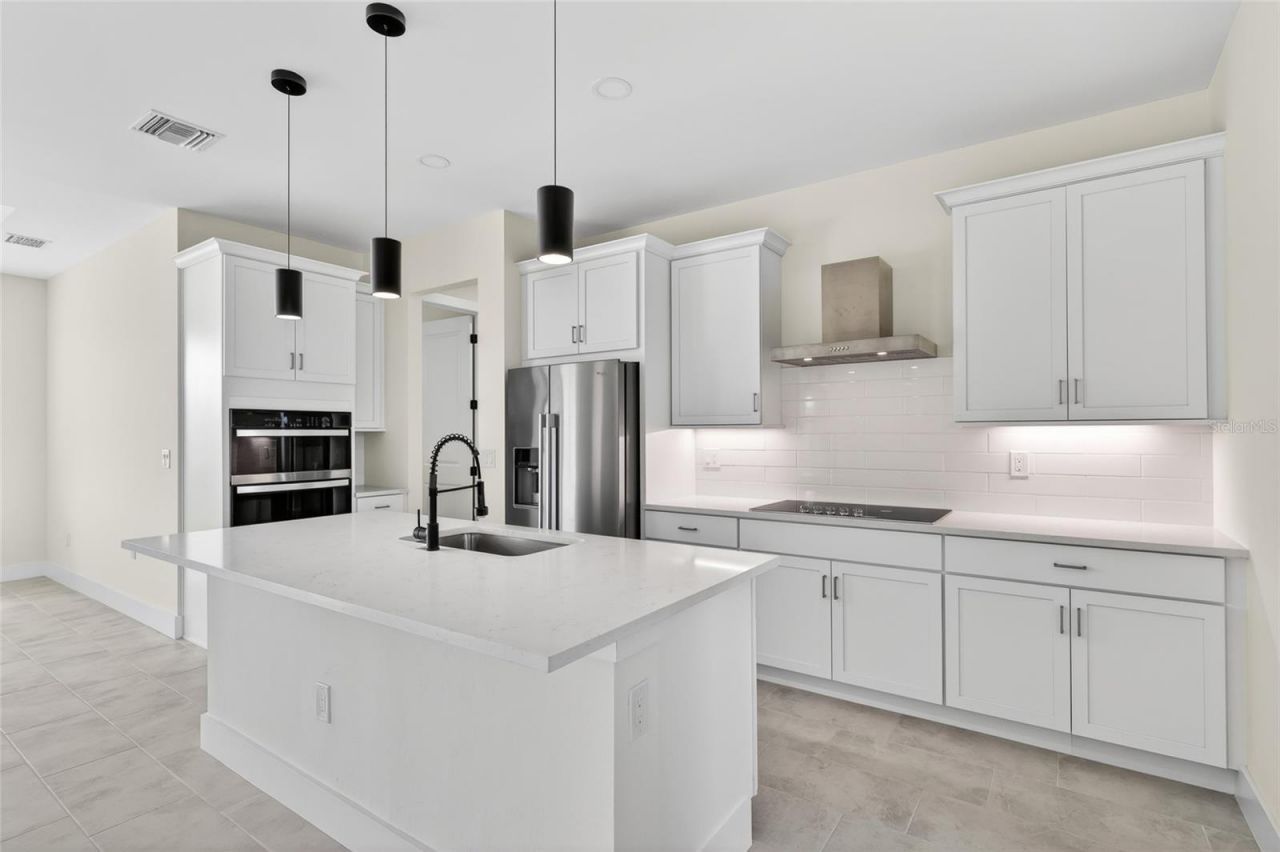 817 NW 38th Place, Cape Coral, FL 33993 Photo