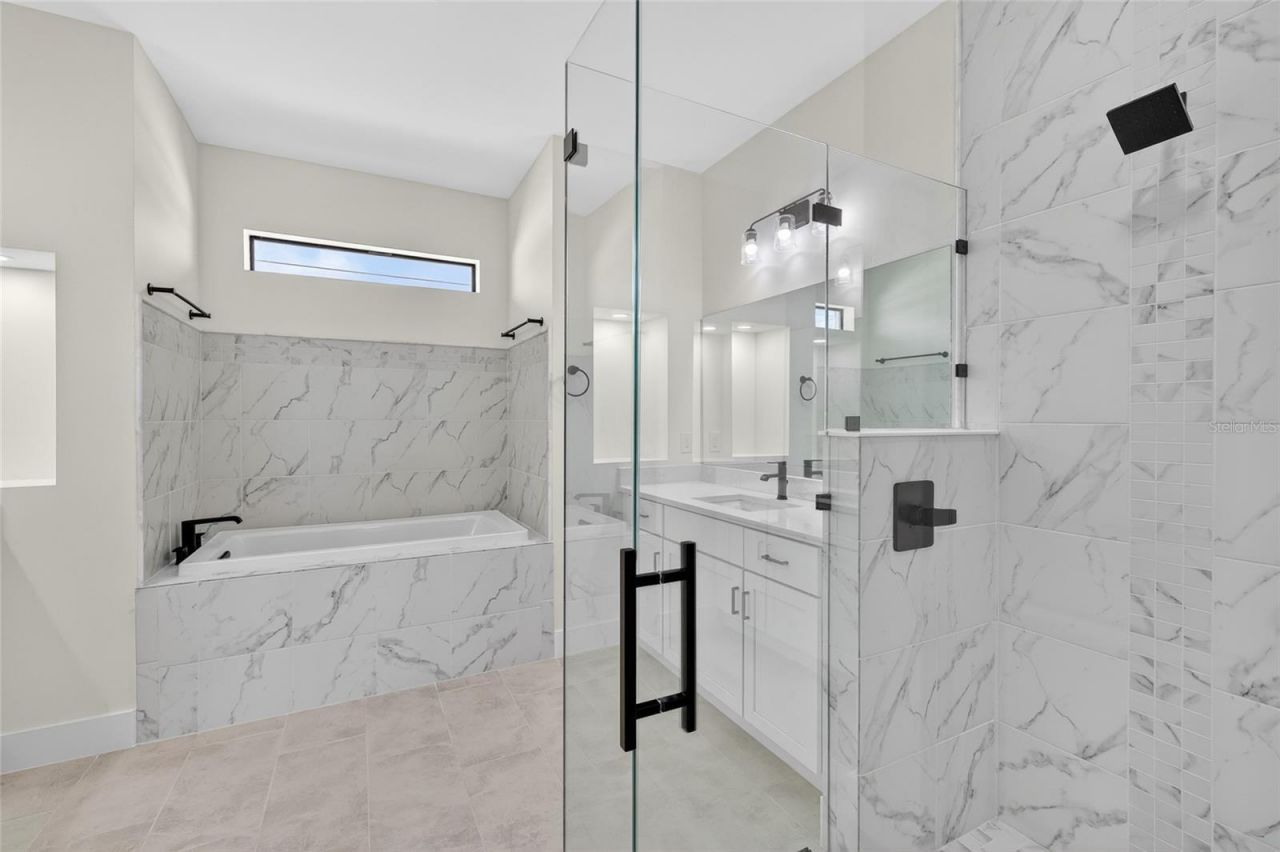 817 NW 38th Place, Cape Coral, FL 33993 Photo