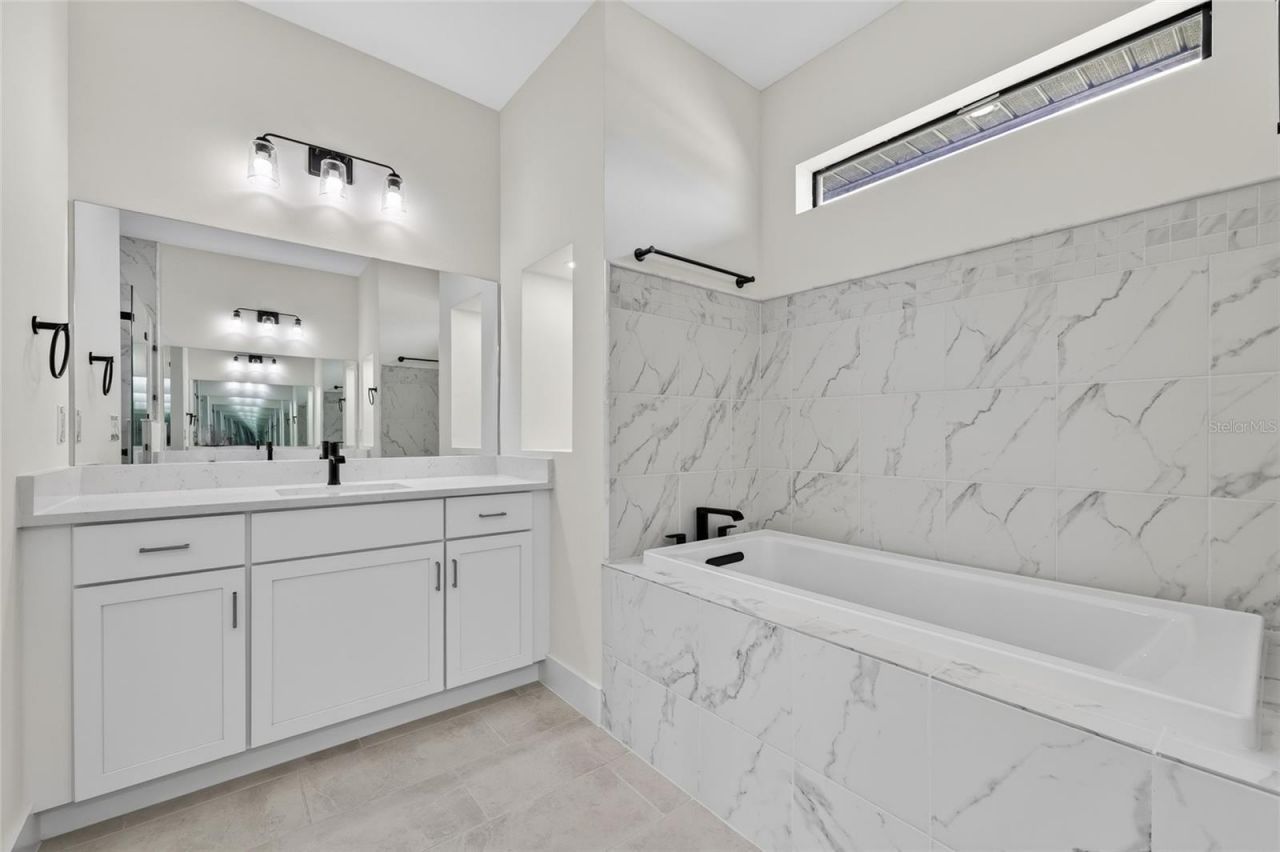 817 NW 38th Place, Cape Coral, FL 33993 Photo