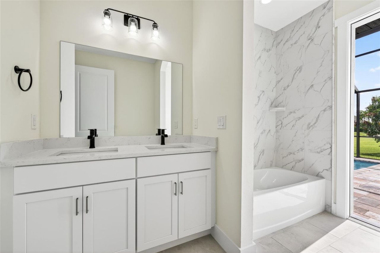 817 NW 38th Place, Cape Coral, FL 33993 Photo