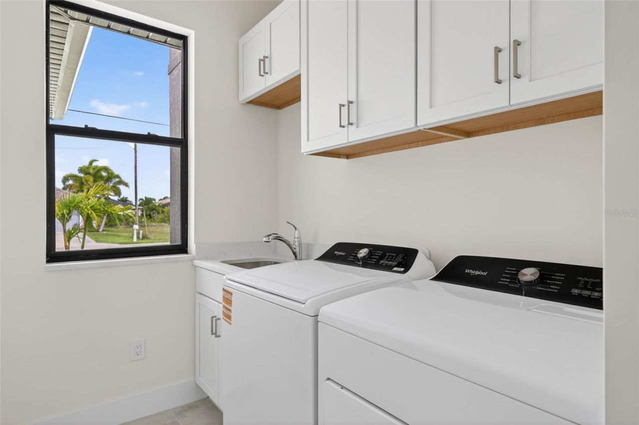 817 NW 38th Place, Cape Coral, FL 33993 Photo