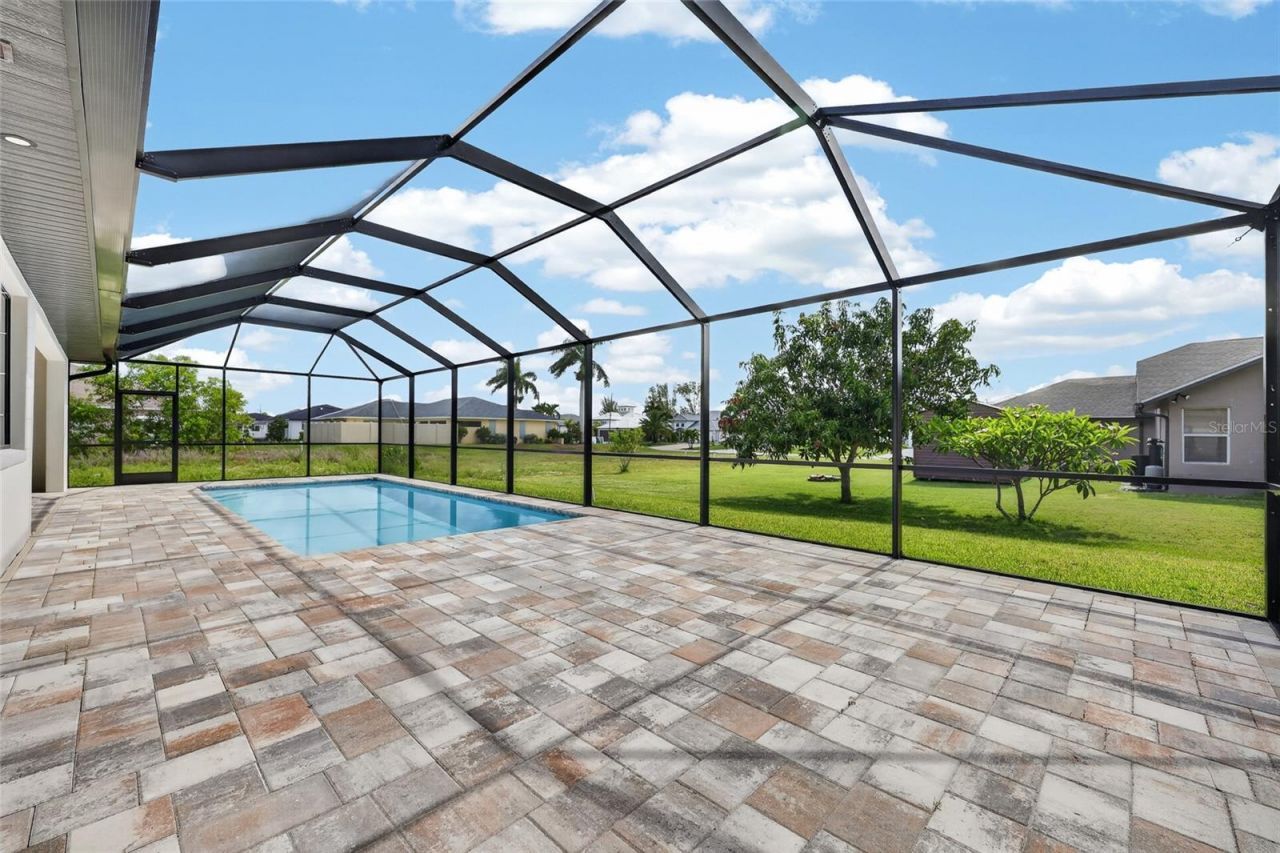 817 NW 38th Place, Cape Coral, FL 33993 Photo
