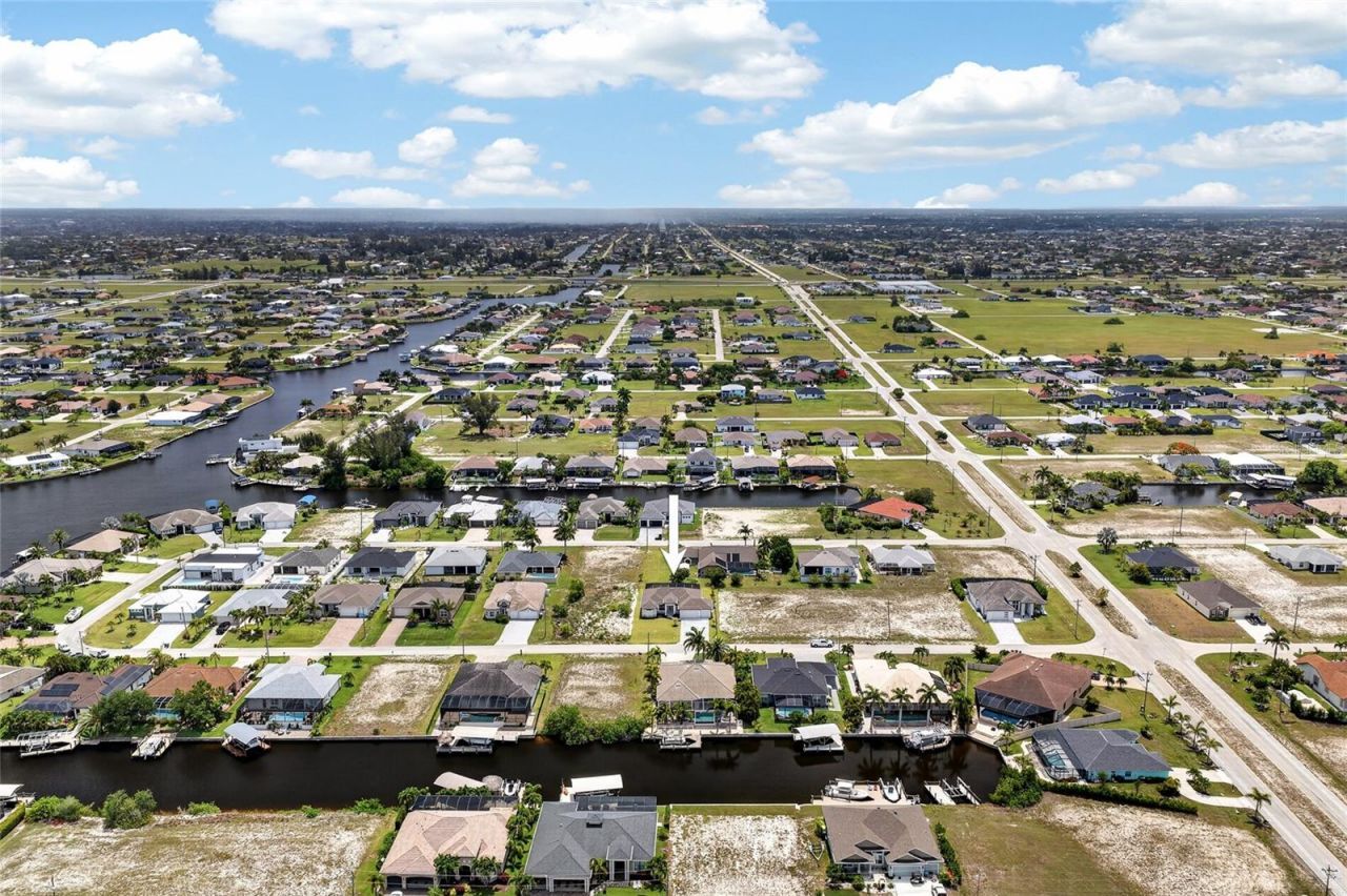 817 NW 38th Place, Cape Coral, FL 33993 Photo