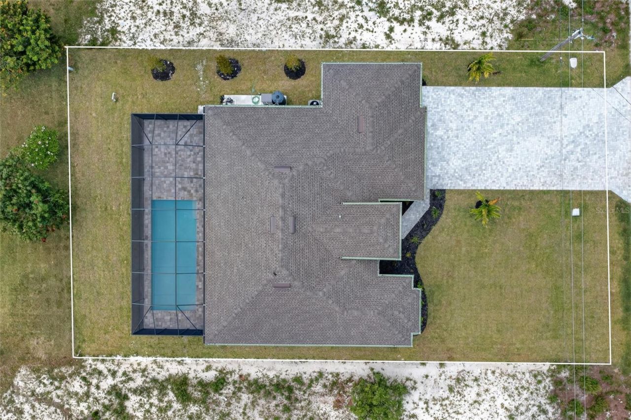 817 NW 38th Place, Cape Coral, FL 33993 Photo