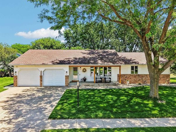 1102 S Holiday Drive, Waunakee, WI 53597