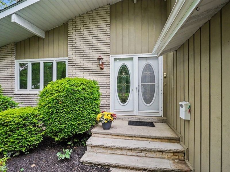 6536 Duneden Avenue, Solon, OH 44139 Photo 2