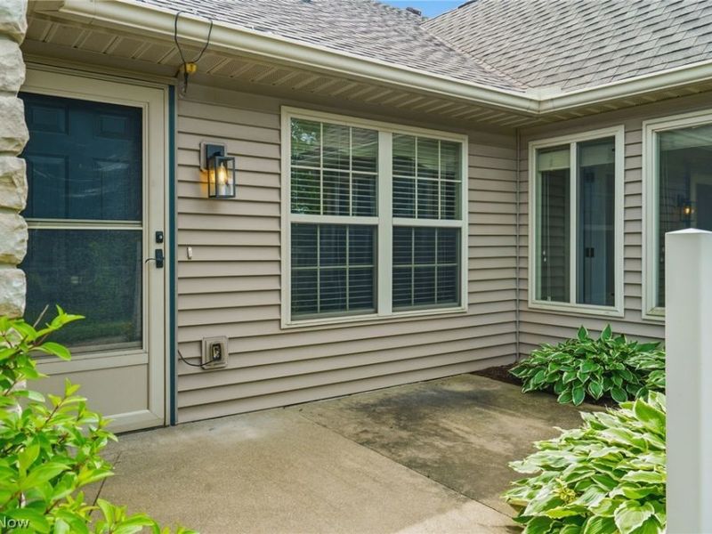 8717 Dublin Ridge Circle NW, Massillon, OH 44646 Photo 2