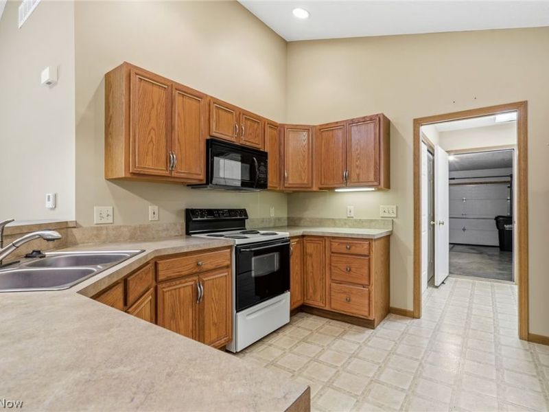 8717 Dublin Ridge Circle NW, Massillon, OH 44646 Photo 6