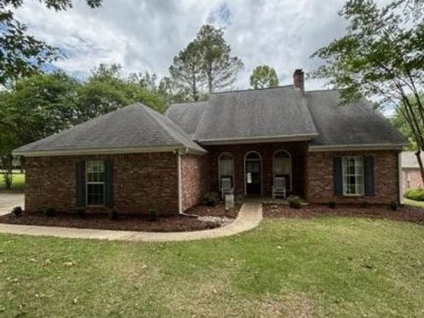 201 Winterset, Starkville, MS 39759