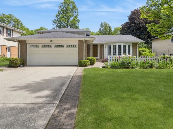 2012 E Cayuga Lane , Mount Prospect, IL 60056